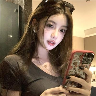属鼠的夫人海报